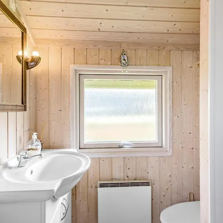 Awesome In With Kitchen بيت للعطل